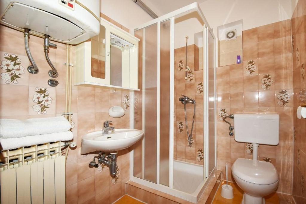 Apartments And Rooms Branka Novigrad  Exterior photo